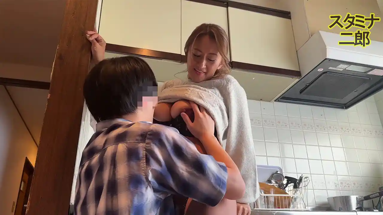 [Young cock-eating aunt] Healthy tanned big-breasted beauty aunt 20 years younger