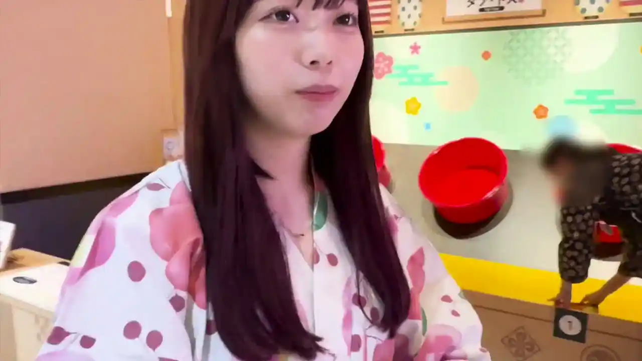 A cute local JD who looks like Nishino Nishino. A cosplay sex video from a hot spring date.