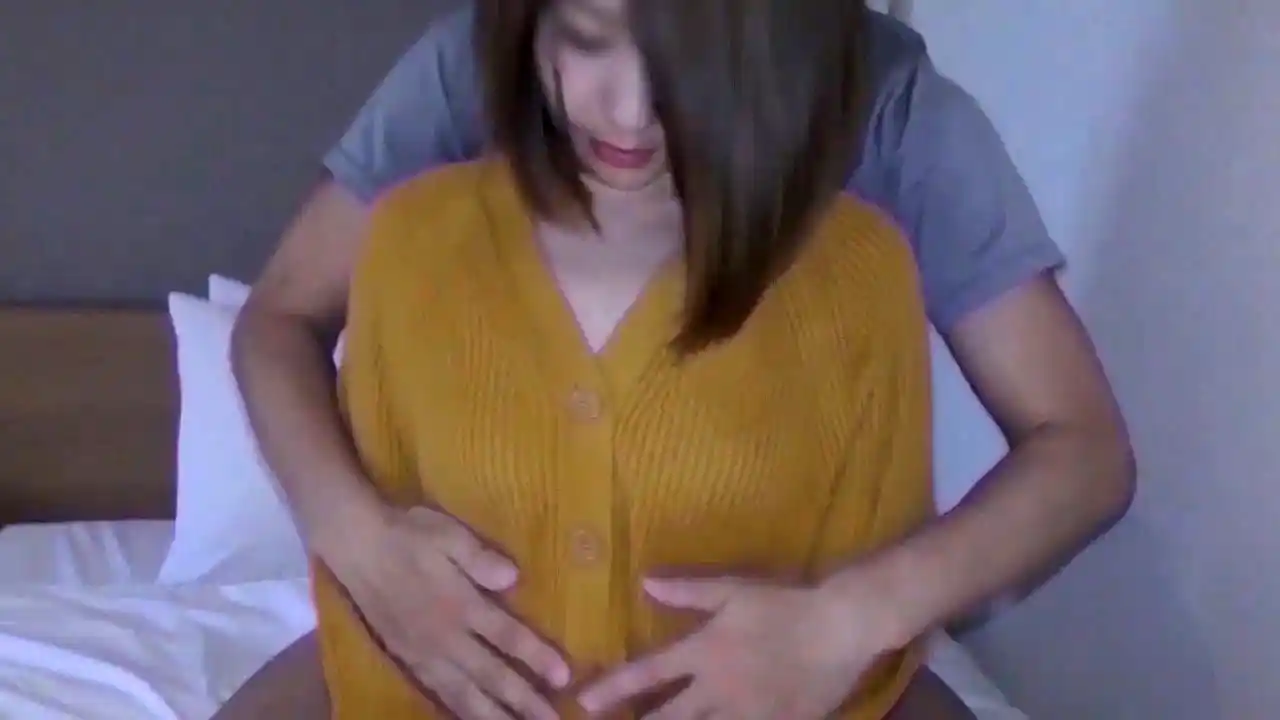A beautiful Akita wife is called out and creampied while shopping for souvenirs in a hotel in broad daylight